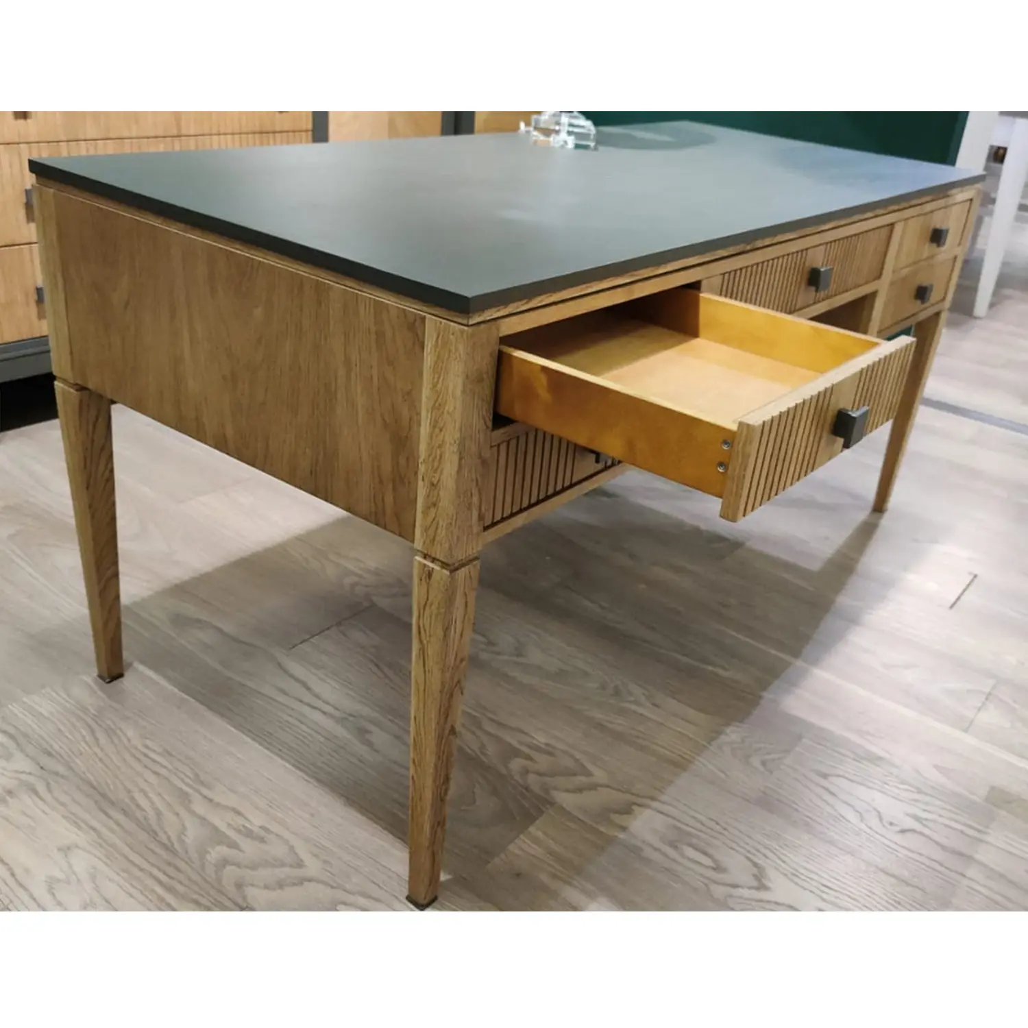 (3.2.3) Стол письменный с 5 ящиками дуб "Фокстрот" 005B (дуб натуральный/бетон)