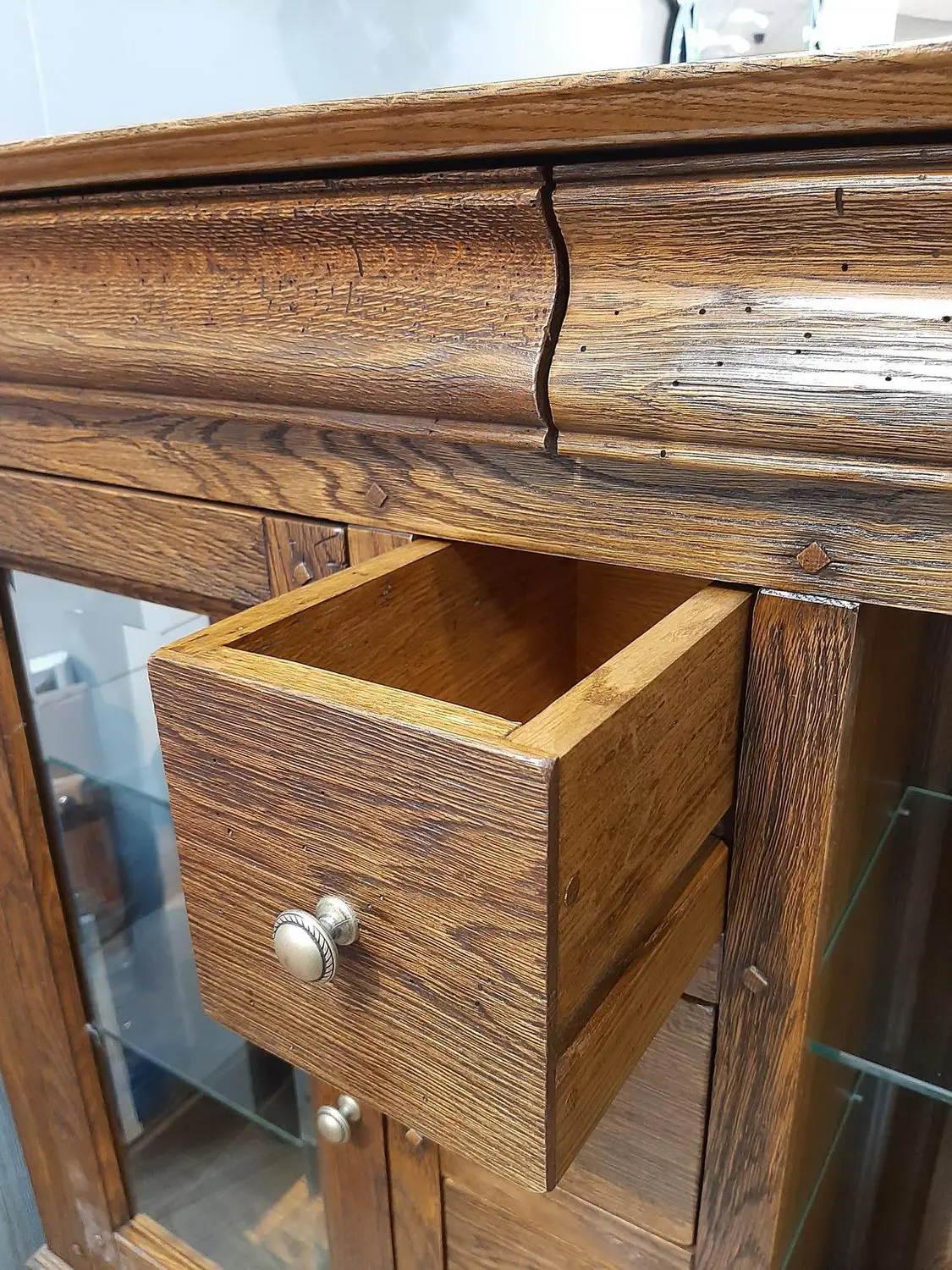 Комод с ящиками ольха Луи Филипп ОВ 06 (стекло)