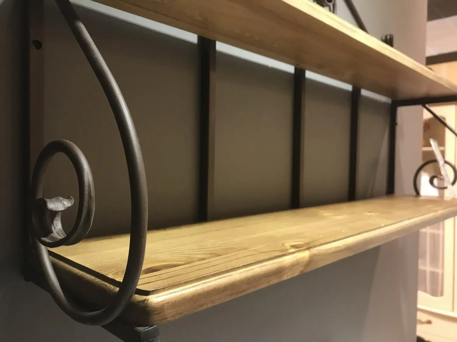 Граверса Валенсия 2-45 кованая, сосна