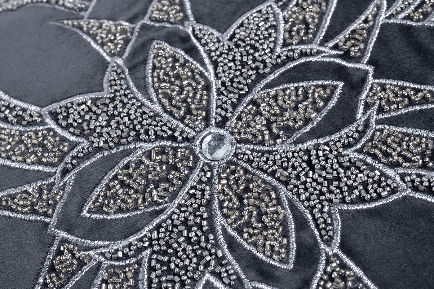 70SW-26096 Подушка вышивка, бисер "Цветок" синий