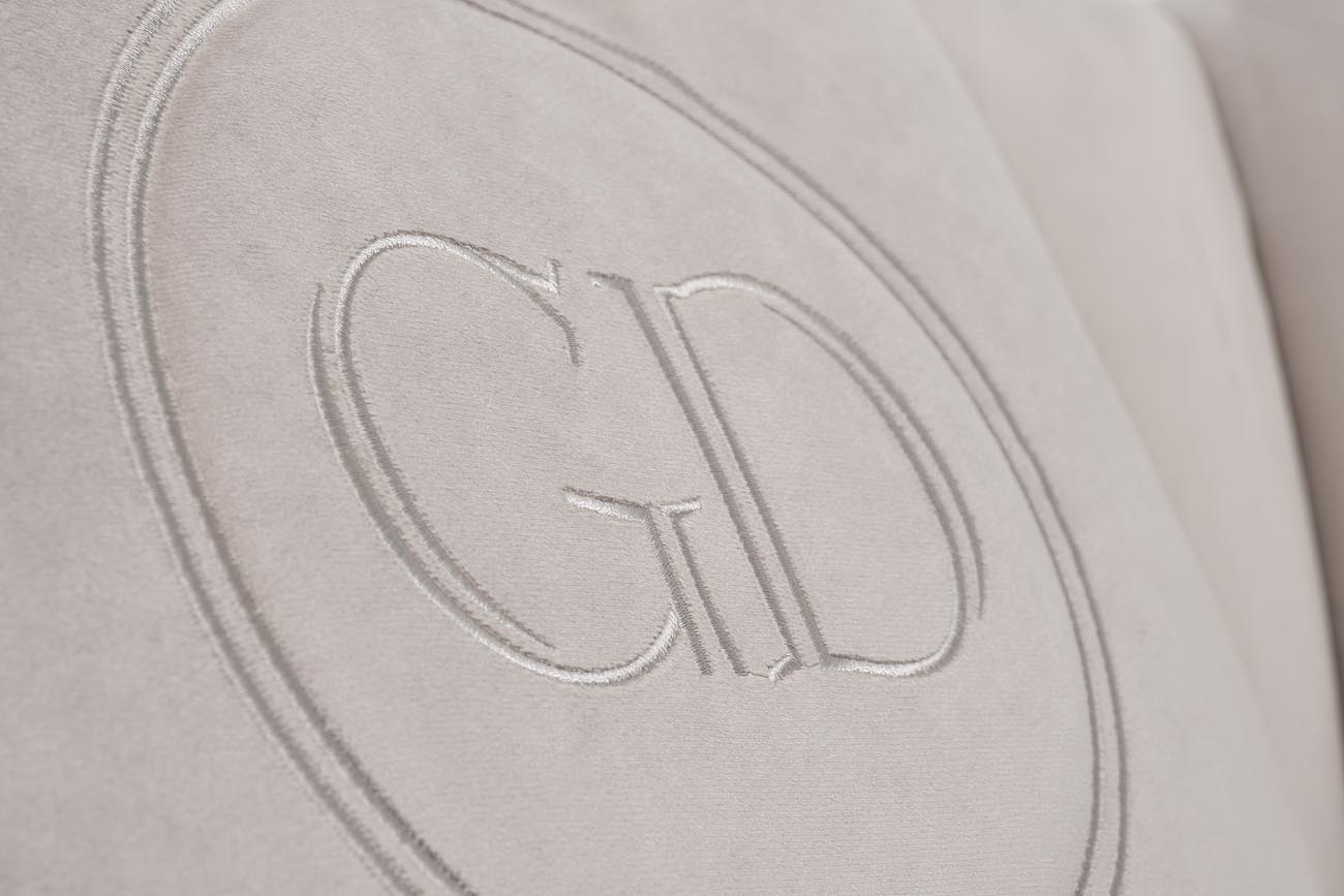 Диван Fabio трехместный, велюр бежевый Фант17, 2 подушки