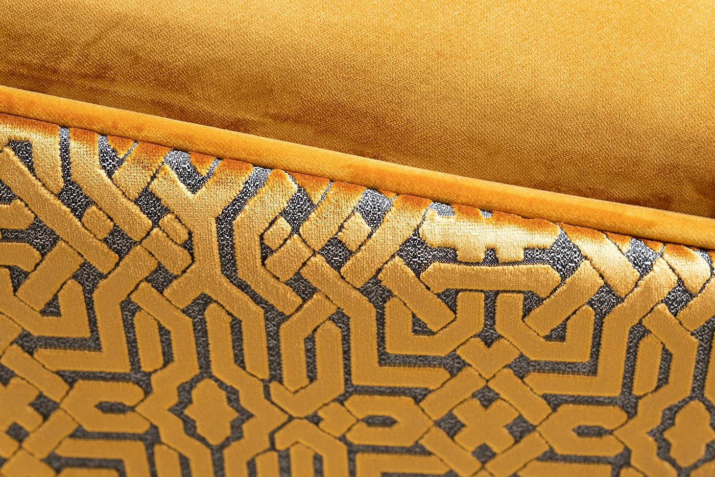 Диван Trevi 230М(К) трехместный раскладной с кантом, оранж Velv ORANG + Lattice ORANG