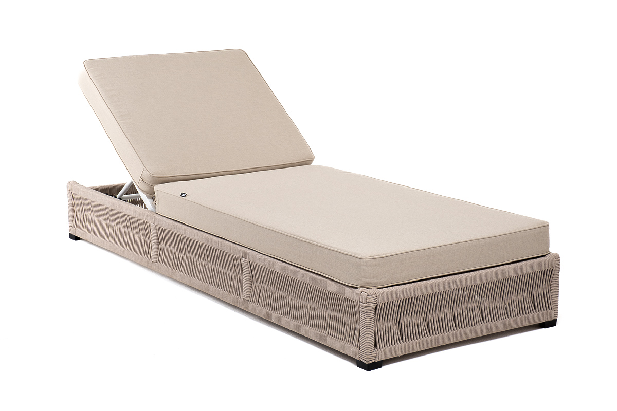 "Ривьера" шезлонг плетеный из роупа, каркас алюминий белый муар, роуп бежевый круглый, ткань бежевая