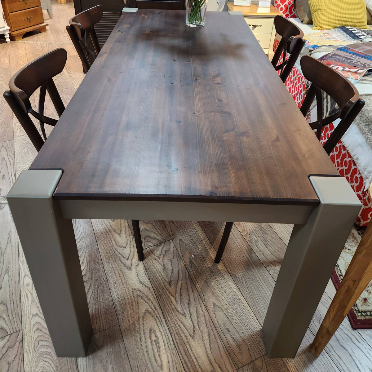 Стол из дерева Брамминг обеденный 1820*820(выставочный образец)