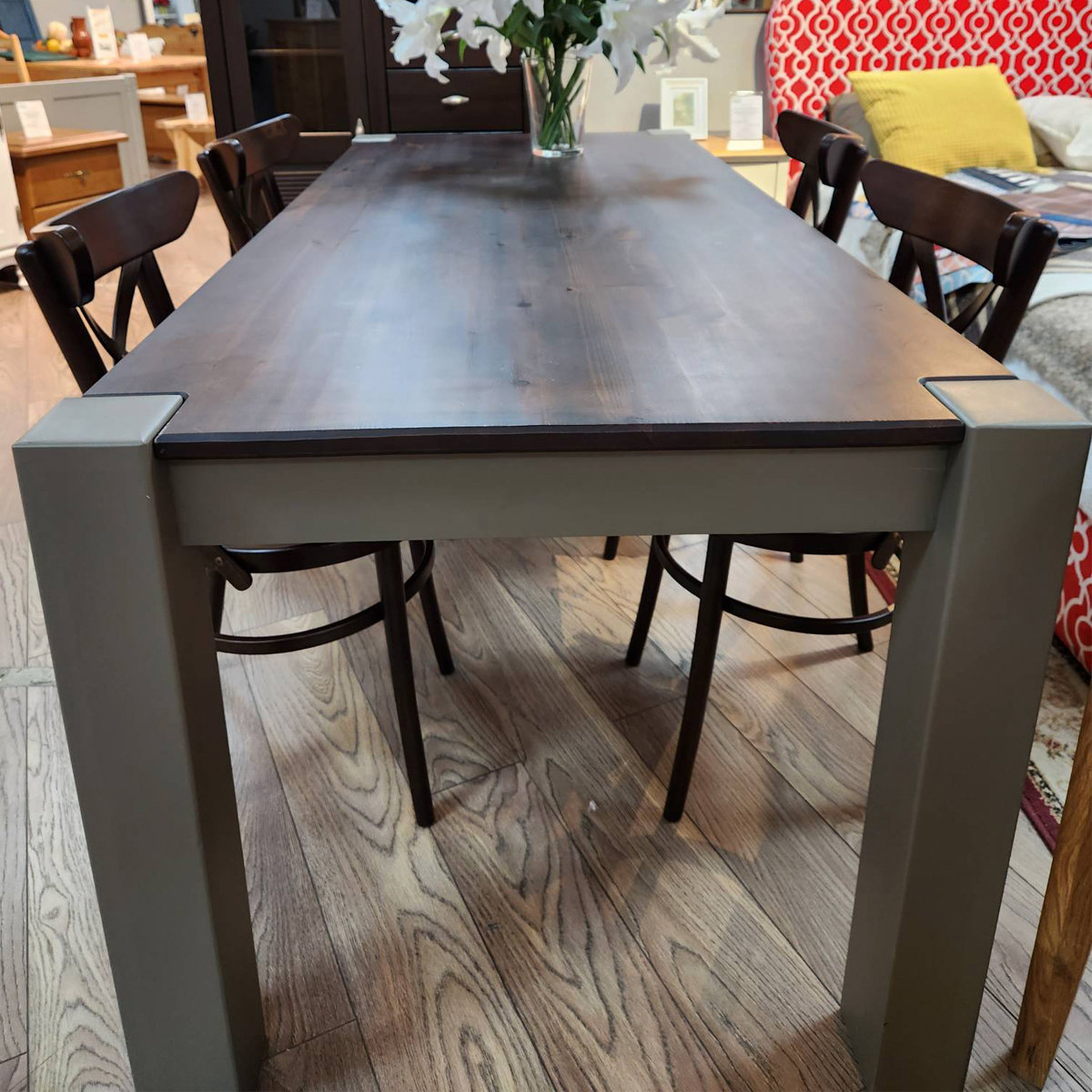 Стол из дерева Брамминг обеденный 1820*820(выставочный образец)